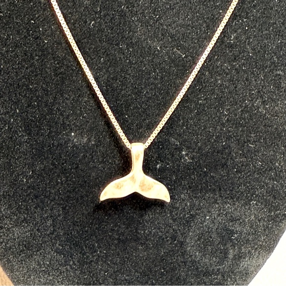 Elegant Sterling Silver Whale Tail Pendant Necklace - Picture 4 of 6